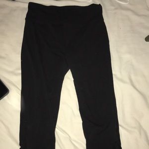 Black cropped leggings
